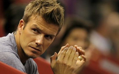 乐竞热评-佩德里进球后跪地庆祝